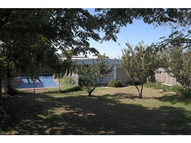 8 Roxby Street, Manifold Heights VIC 3218