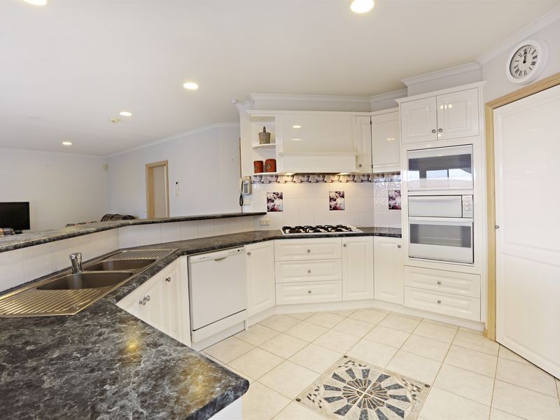 23 Highland Way, Leopold VIC 3224