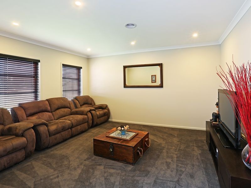 12 Woolondoon Drive, Highton VIC 3216