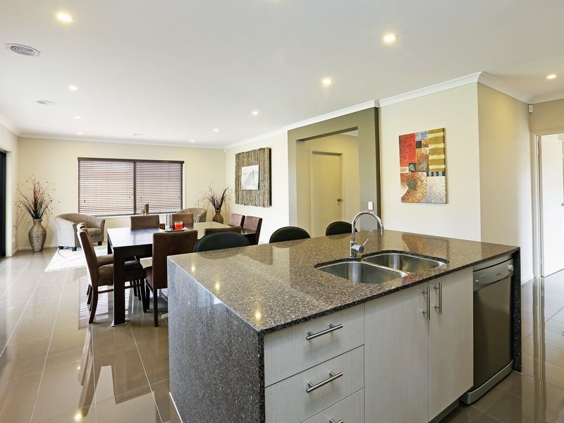 12 Woolondoon Drive, Highton VIC 3216