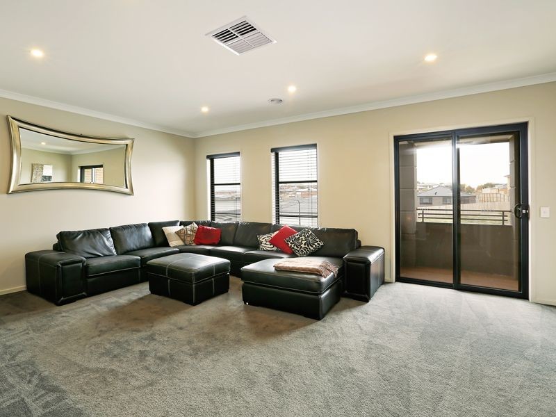 12 Woolondoon Drive, Highton VIC 3216