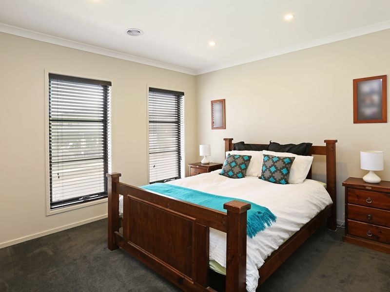 12 Woolondoon Drive, Highton VIC 3216