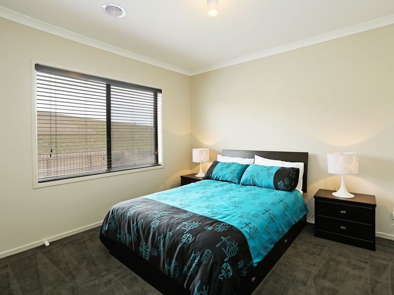 12 Woolondoon Drive, Highton VIC 3216