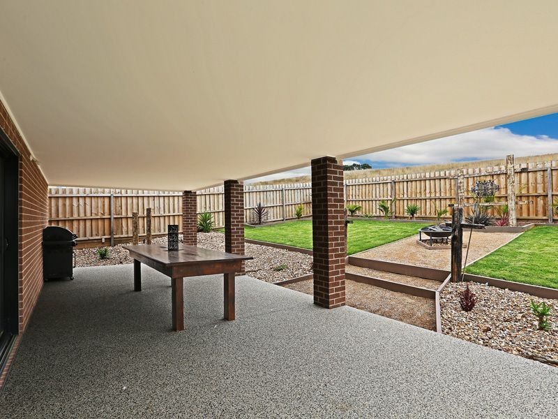 12 Woolondoon Drive, Highton VIC 3216