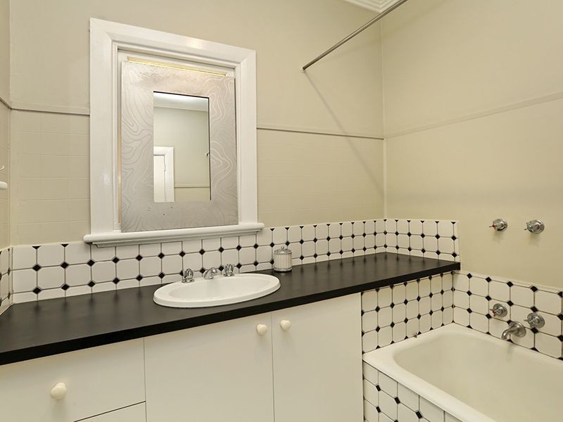 1/28 Isabella Street, Geelong West VIC 3218