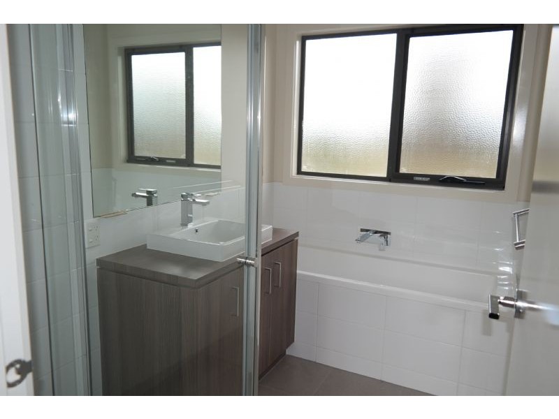 2/134 McCurdy Road, Newtown VIC 3220