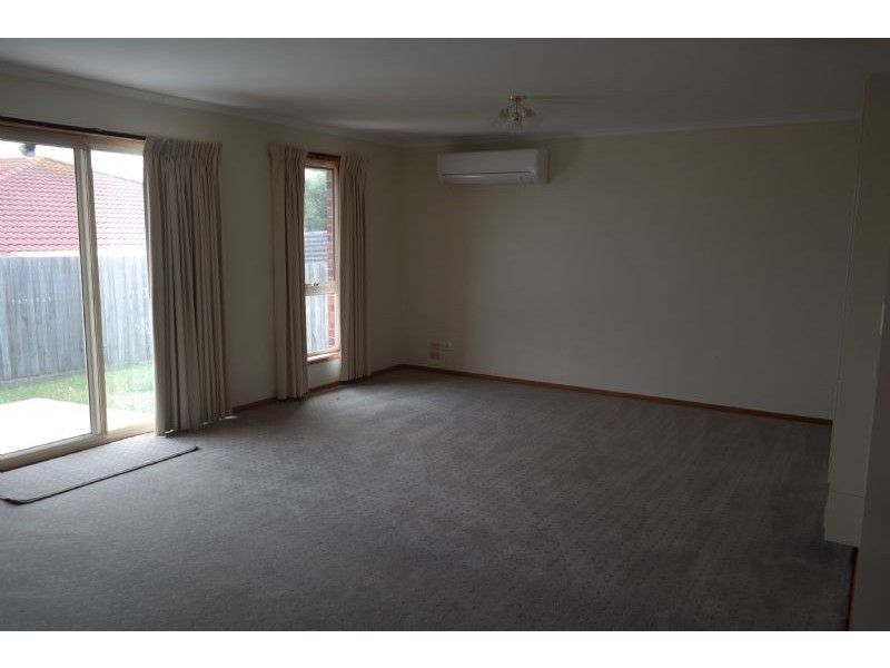 2/22 Amarina Crescent, Grovedale VIC 3216