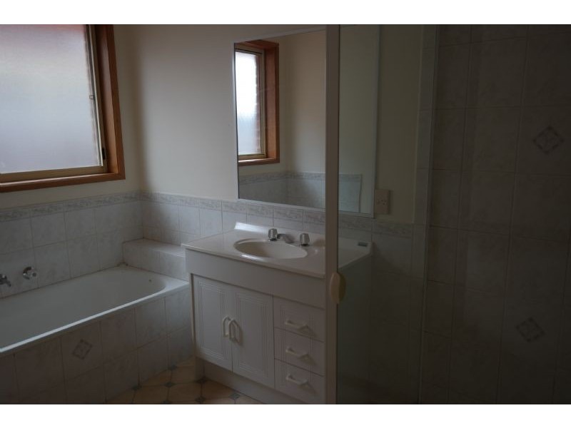 2/22 Amarina Crescent, Grovedale VIC 3216