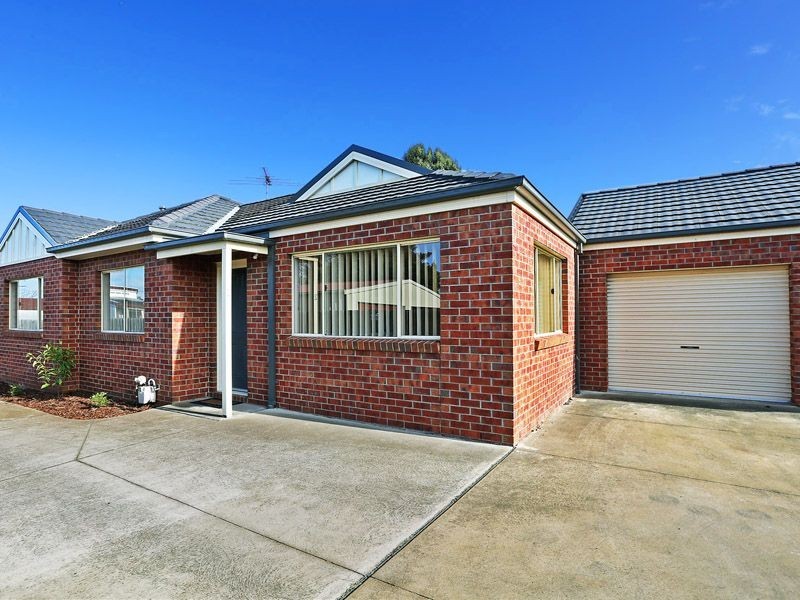 2/17 Laura Avenue, Belmont VIC 3216