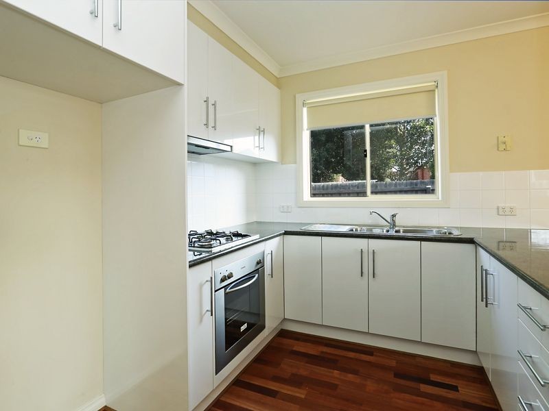 2/17 Laura Avenue, Belmont VIC 3216