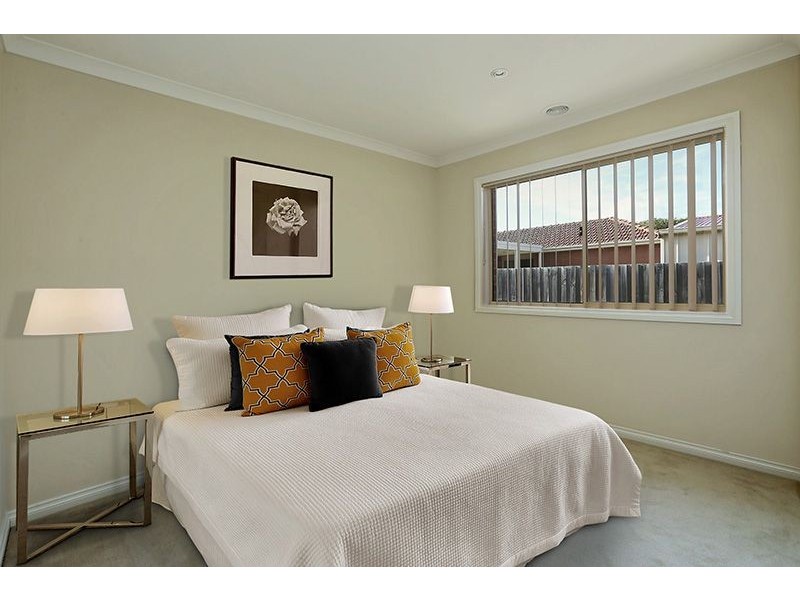 2/17 Laura Avenue, Belmont VIC 3216