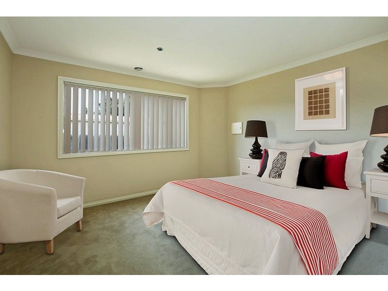 2/17 Laura Avenue, Belmont VIC 3216