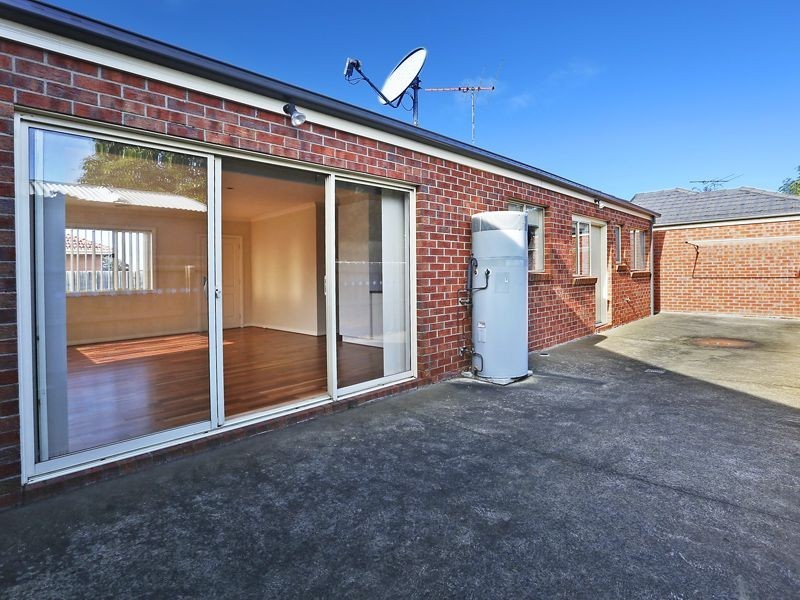 2/17 Laura Avenue, Belmont VIC 3216