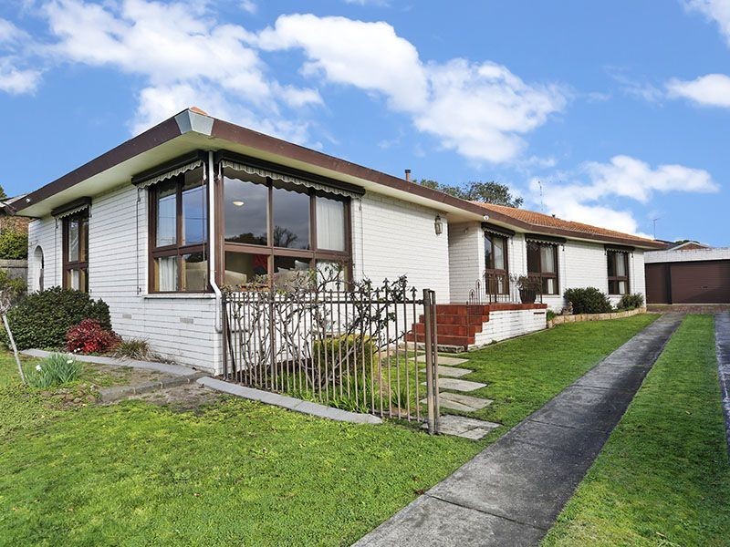 8 Tarring Court, Highton VIC 3216