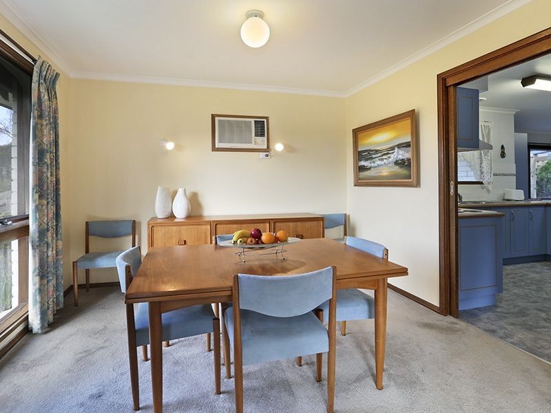 8 Tarring Court, Highton VIC 3216