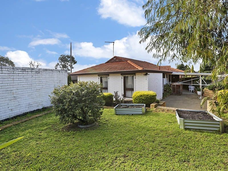 8 Tarring Court, Highton VIC 3216