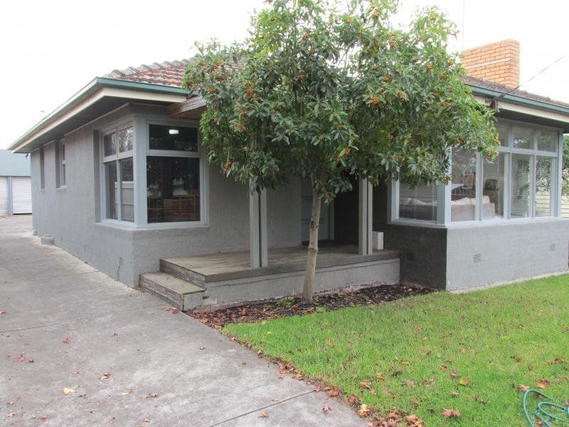 4 Tasman Avenue, Belmont VIC 3216