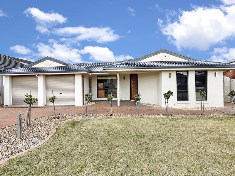 2 McQuinn Close, Lovely Banks VIC 3221
