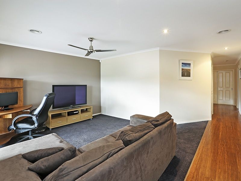 2 McQuinn Close, Lovely Banks VIC 3221