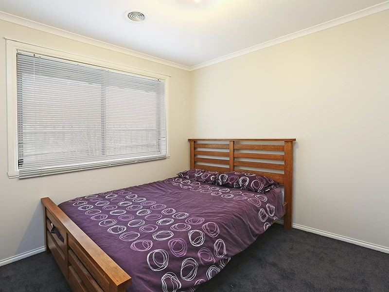 2 McQuinn Close, Lovely Banks VIC 3221