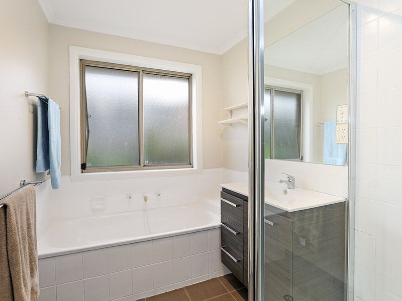 2 McQuinn Close, Lovely Banks VIC 3221