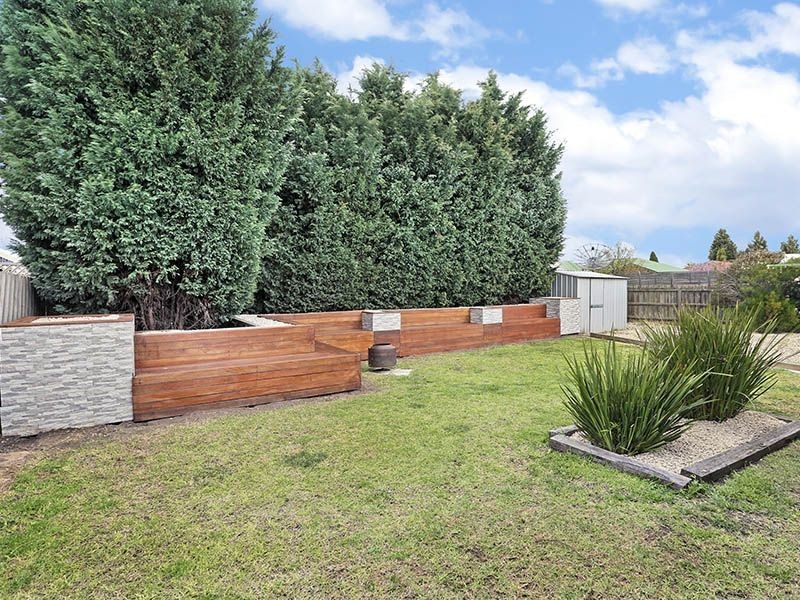 2 McQuinn Close, Lovely Banks VIC 3221