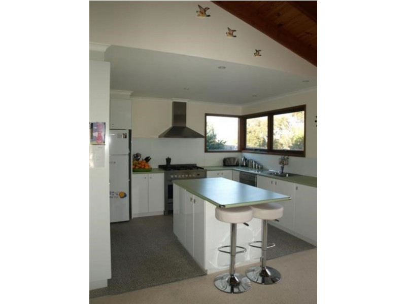 33 Lansell Drive, Highton VIC 3216