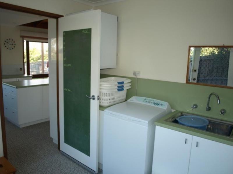 33 Lansell Drive, Highton VIC 3216