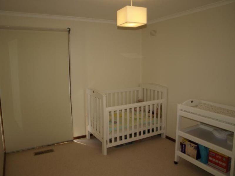 33 Lansell Drive, Highton VIC 3216