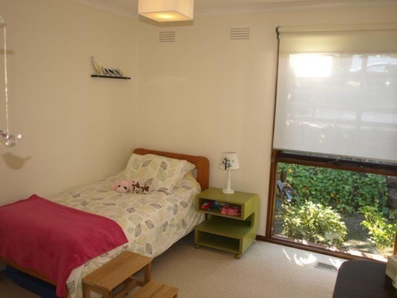 33 Lansell Drive, Highton VIC 3216