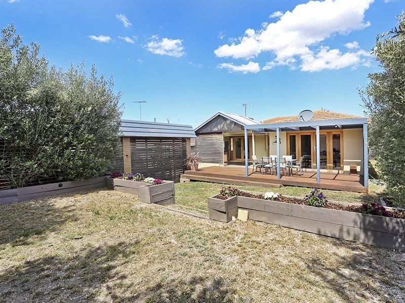 64 Porter Avenue, Highton VIC 3216