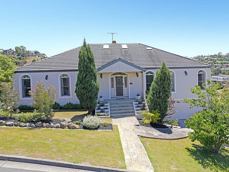 10 Pinnacle Close, Highton VIC 3216