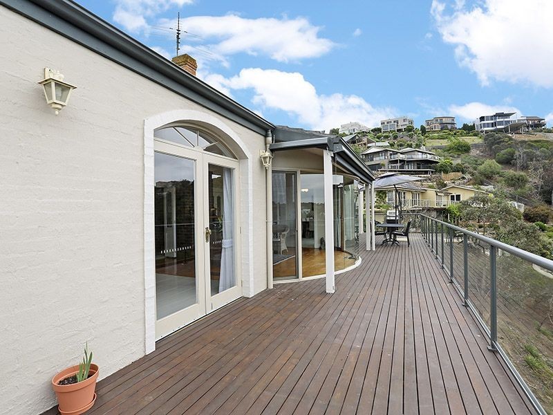 10 Pinnacle Close, Highton VIC 3216