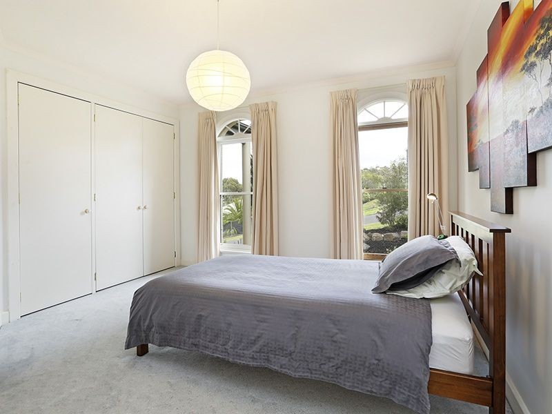 10 Pinnacle Close, Highton VIC 3216