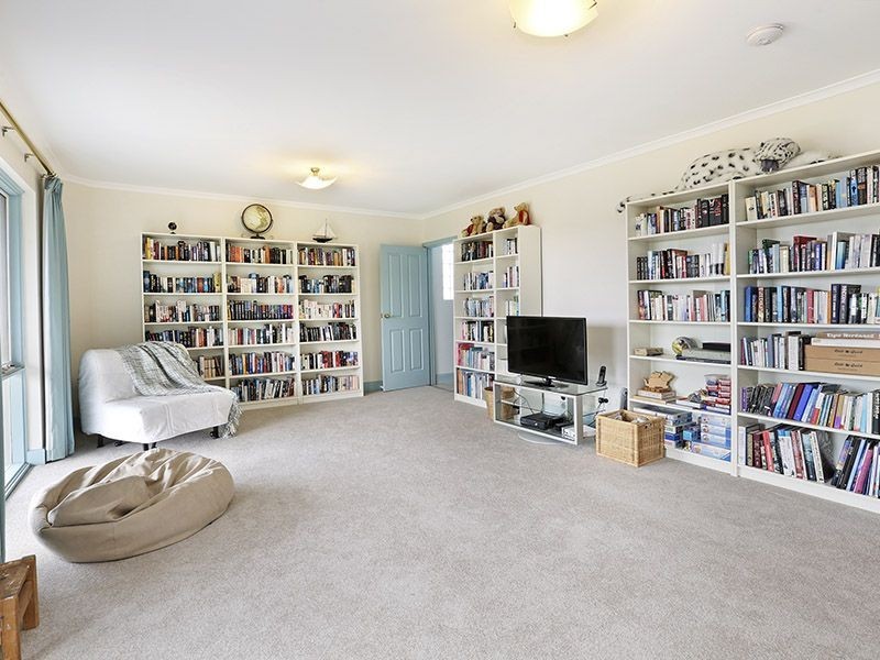 10 Pinnacle Close, Highton VIC 3216