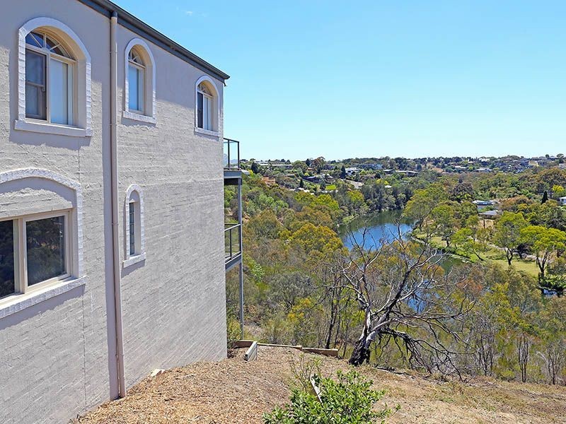 10 Pinnacle Close, Highton VIC 3216