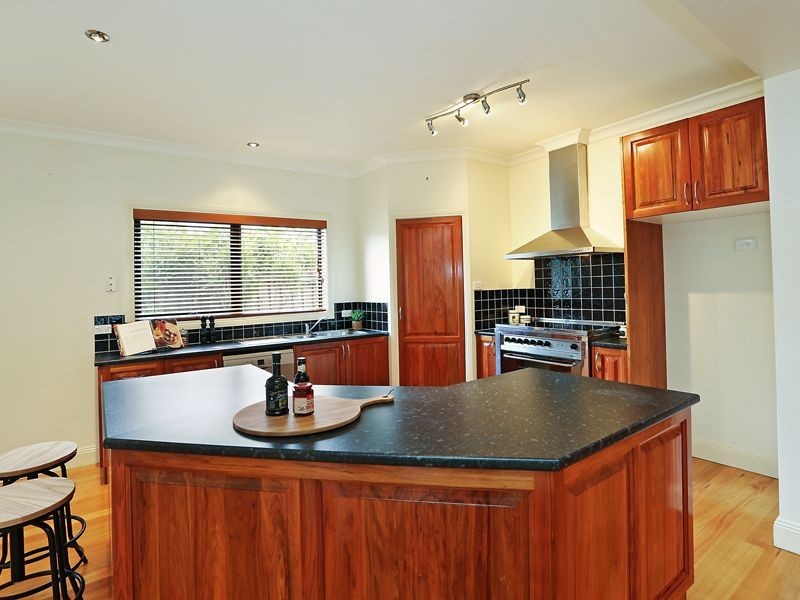 12 Cobb Court, Highton VIC 3216