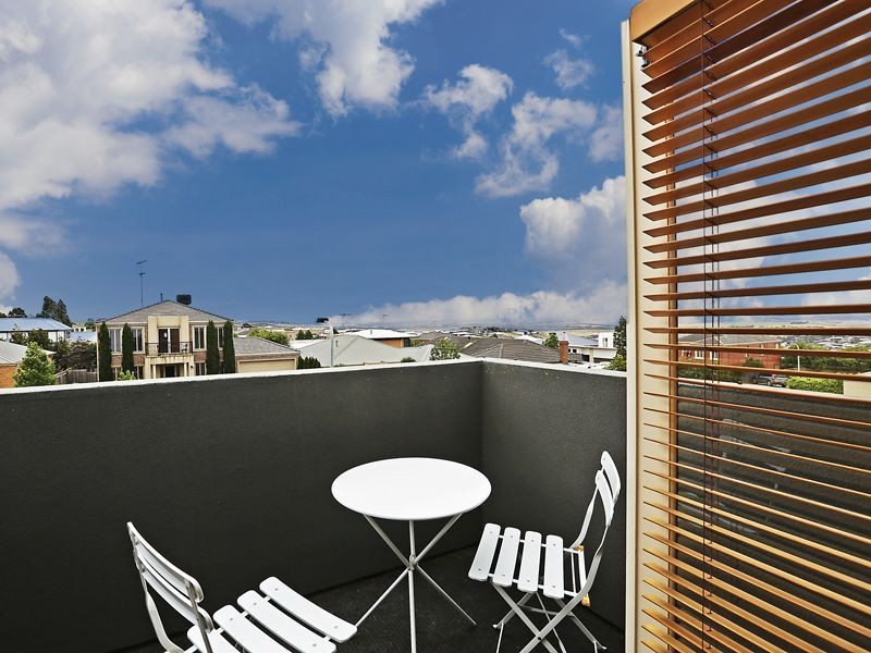 12 Cobb Court, Highton VIC 3216