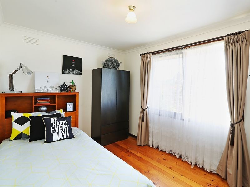 11 Fryers Road, Highton VIC 3216