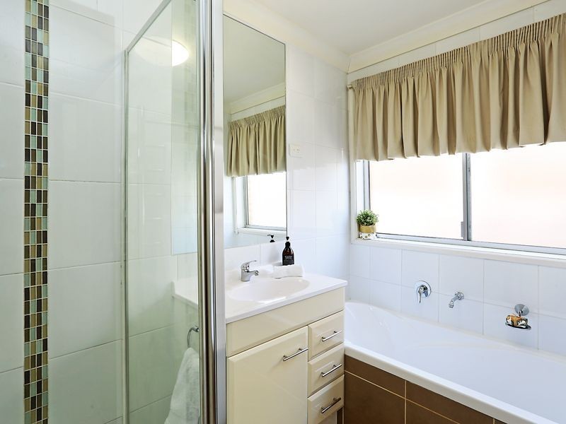 11 Fryers Road, Highton VIC 3216