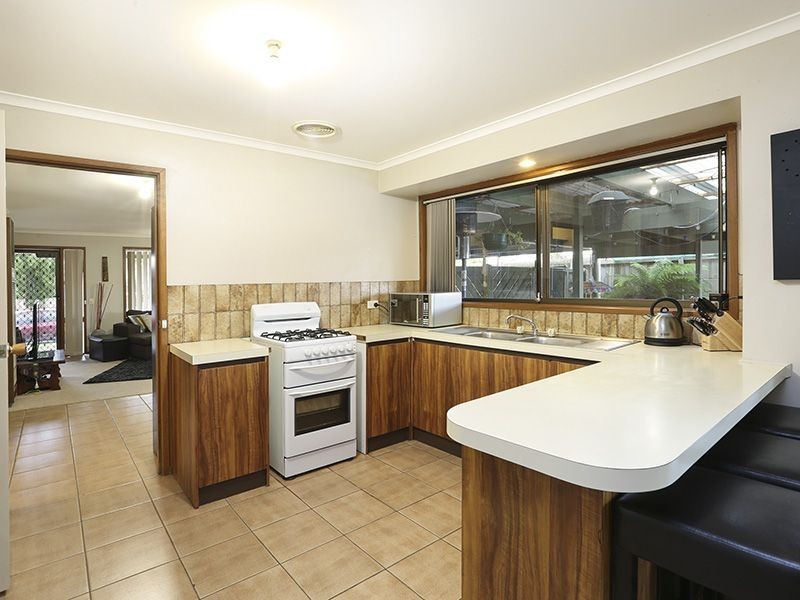 9 Cernan Court, Whittington VIC 3219