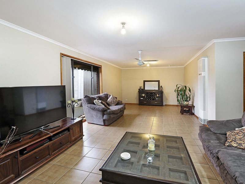 9 Cernan Court, Whittington VIC 3219
