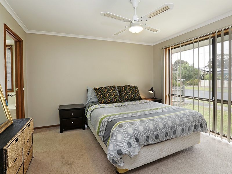 9 Cernan Court, Whittington VIC 3219