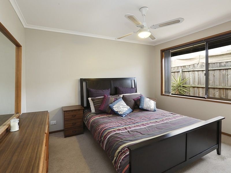 9 Cernan Court, Whittington VIC 3219
