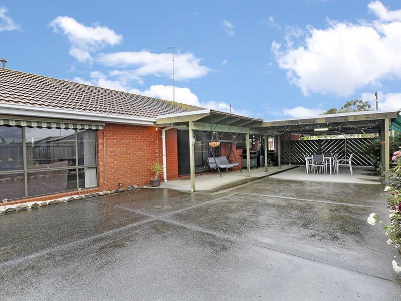9 Cernan Court, Whittington VIC 3219