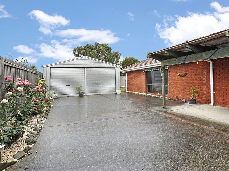 9 Cernan Court, Whittington VIC 3219