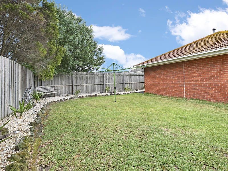 9 Cernan Court, Whittington VIC 3219