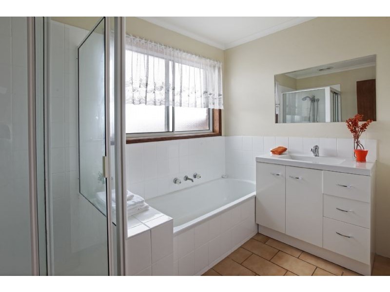 1/8 Friesian Court, Belmont VIC 3216