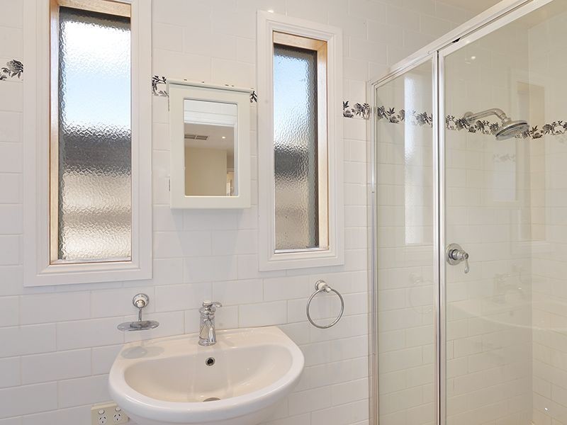 8 Sherbourne Terrace, Newtown VIC 3220