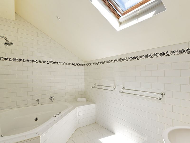 8 Sherbourne Terrace, Newtown VIC 3220